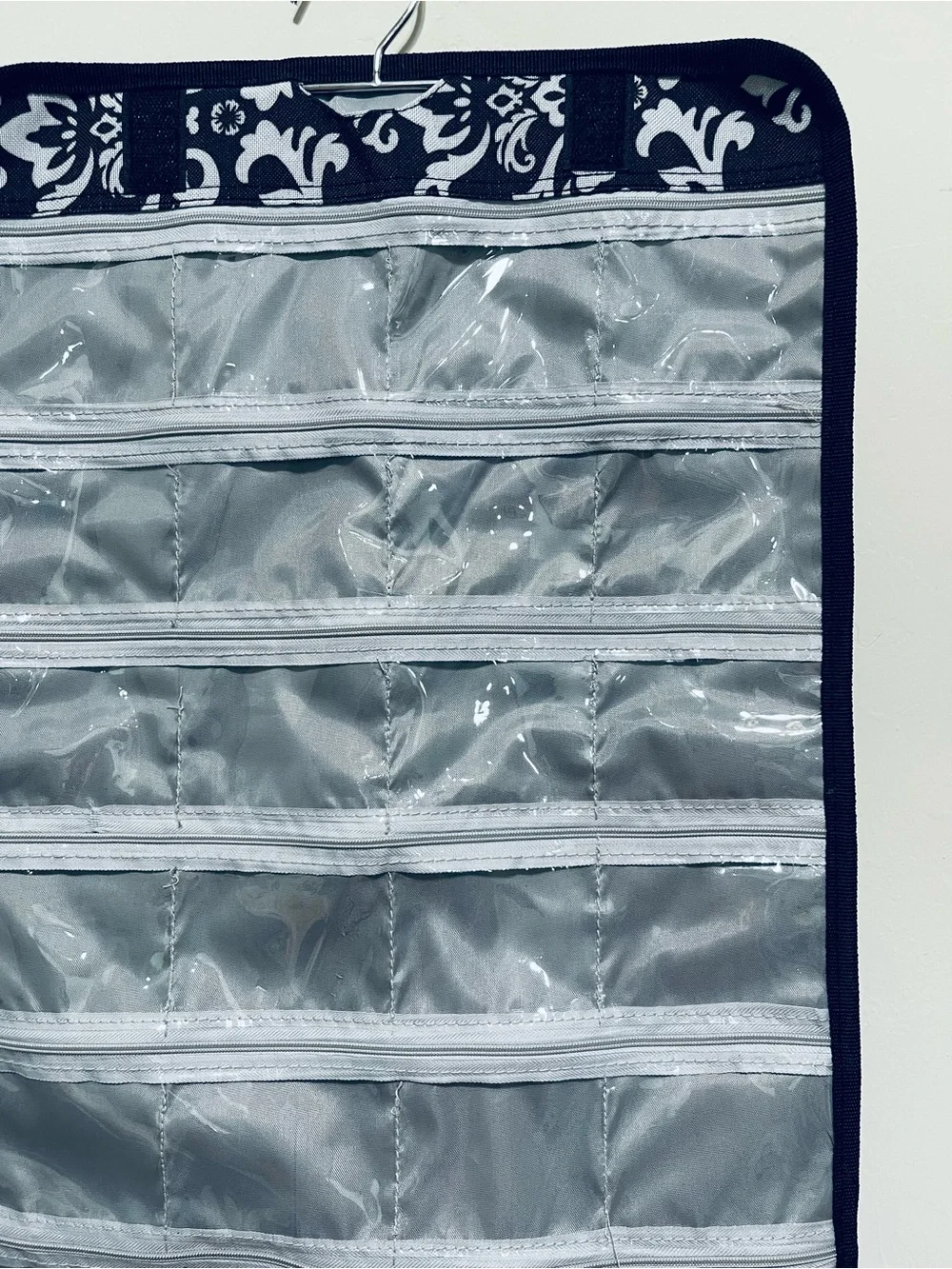 Hanging Jewelry & Accessory Storage Organizer Damask Pattern Folding Travel